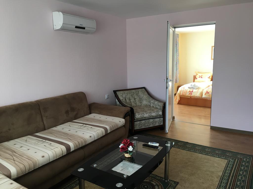 Triglav Edelweiss Guest House Pavel Banya Bagian luar foto
