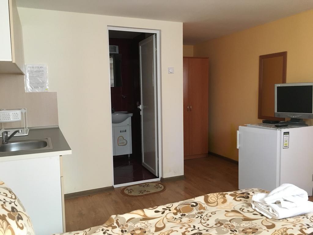 Triglav Edelweiss Guest House Pavel Banya Bagian luar foto