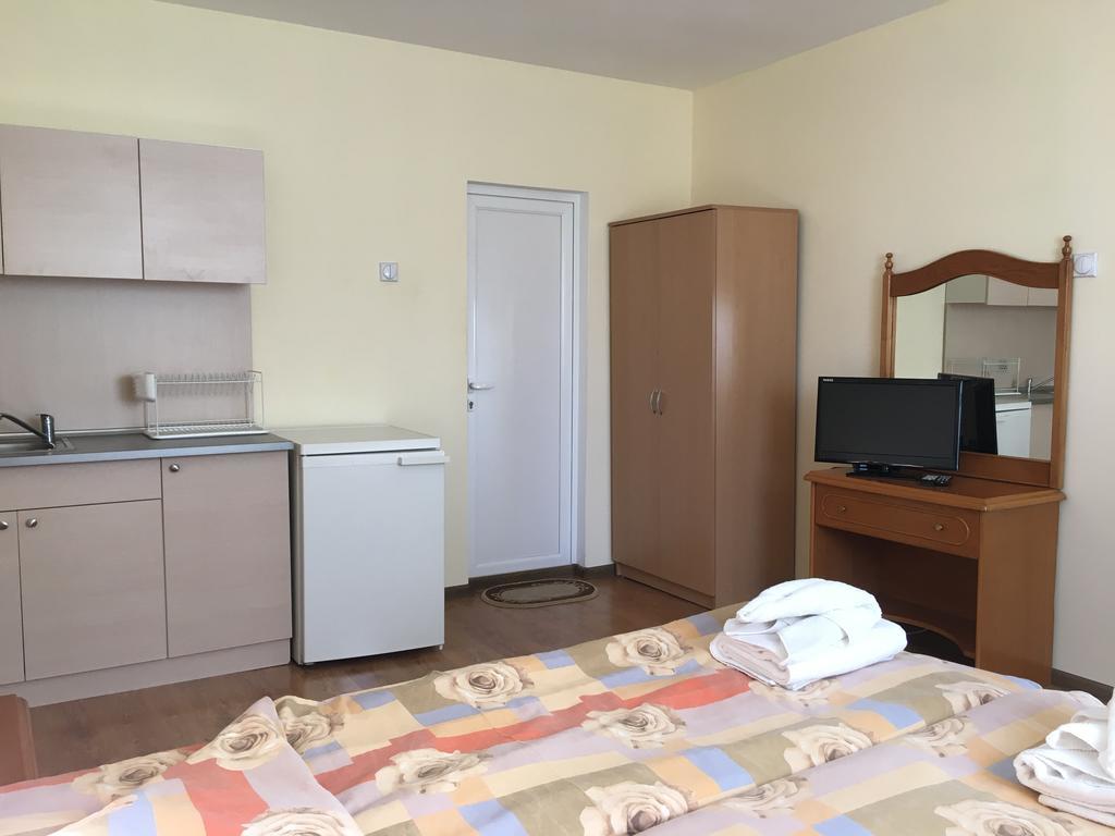 Triglav Edelweiss Guest House Pavel Banya Bagian luar foto