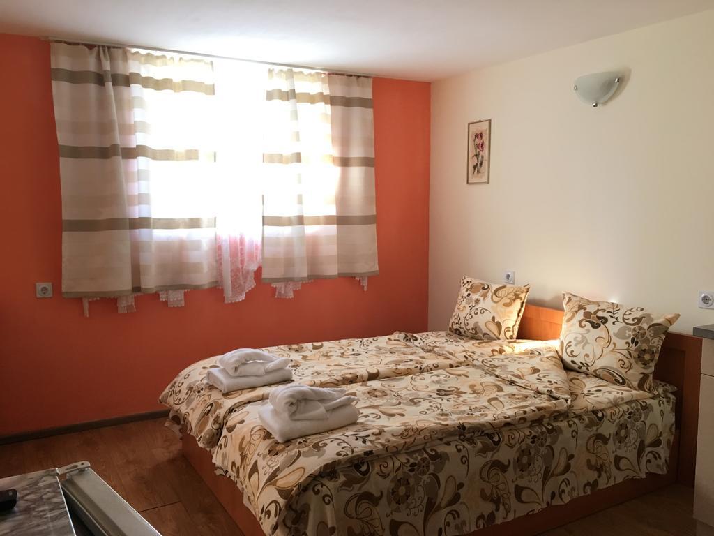 Triglav Edelweiss Guest House Pavel Banya Bagian luar foto