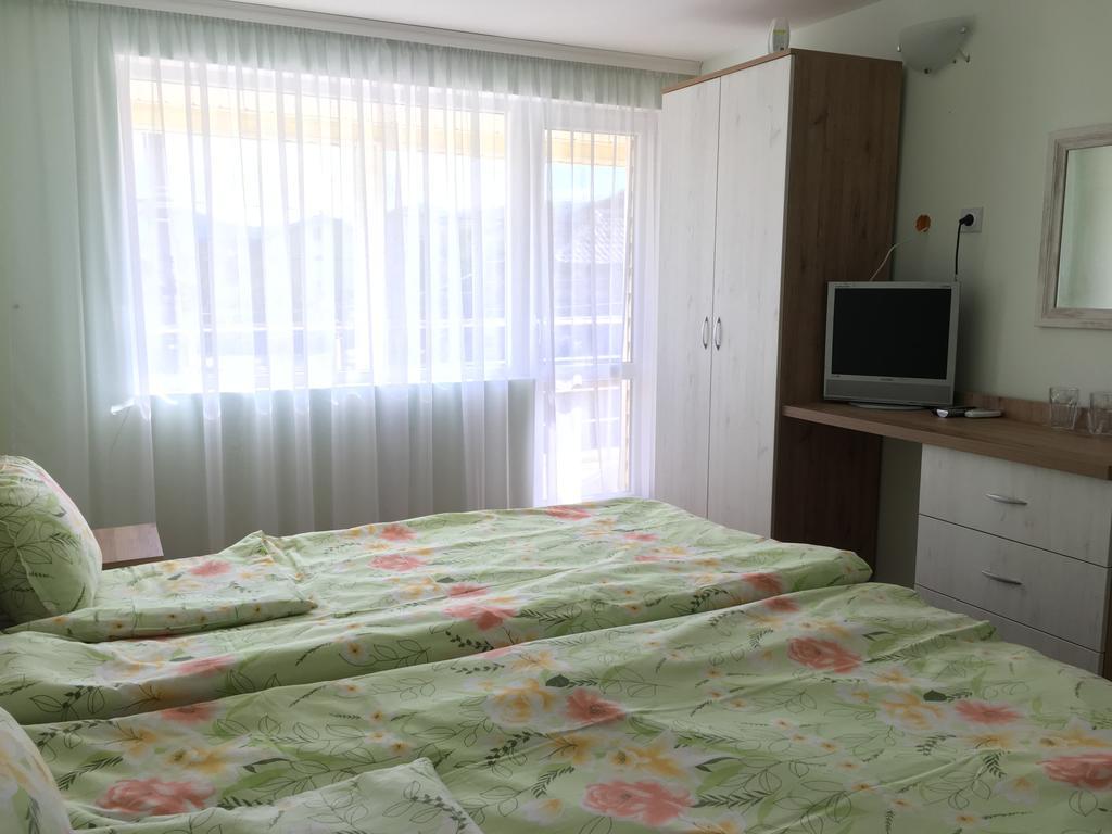Triglav Edelweiss Guest House Pavel Banya Bagian luar foto